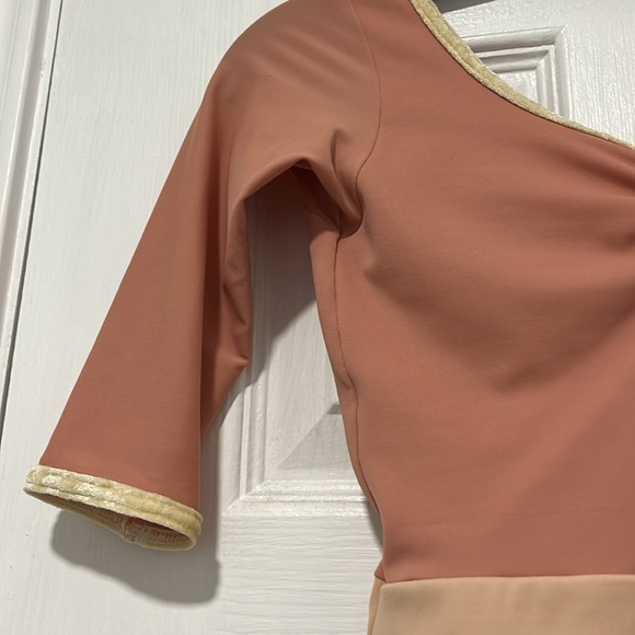 Yumiko Lucy size S techni fabric,velvet trim;peach, light peach/nude,vanilla - Picture 3 of 7